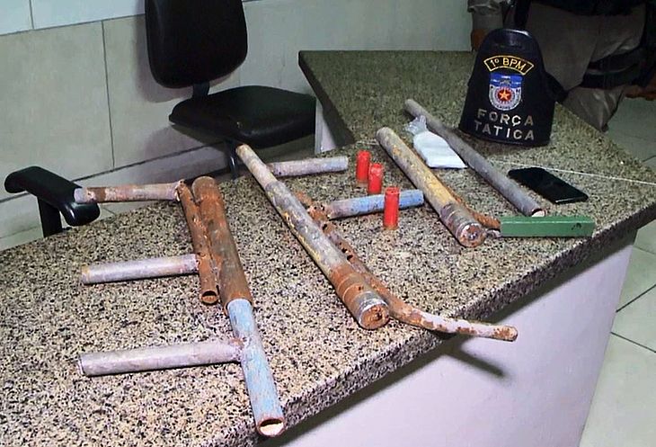 Armas foram encontradas em local usado para tráfico