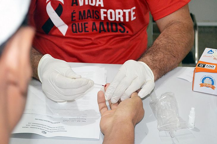 Alerta após pandemia, casos graves de AIDS têm chegado com frequência ao hospital Helvio Auto
