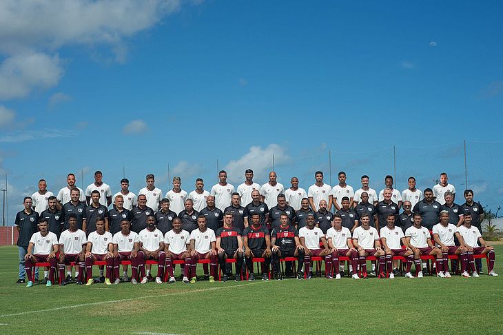 Elenco e funcionários do Galo em foto oficial da temporada 2022