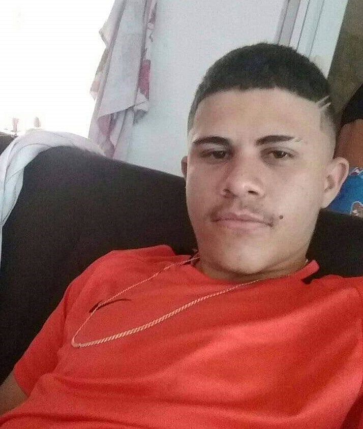 Samuel dos Santos foi morto enquanto dirigia um carro no Tabuleiro do Martins