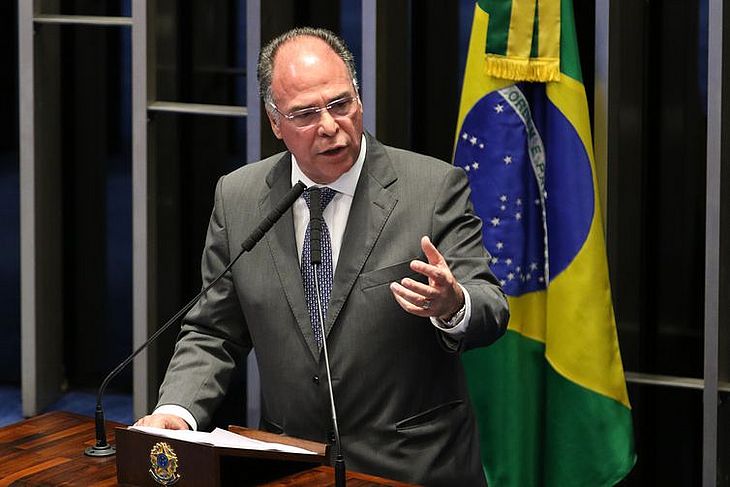 O líder do governo no Senado, Fernando Bezerra Coelho, colocou o cargo à disposição