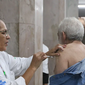 Nova campanha de vacinação contra covid-19 é lançada no Brasil 