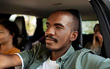Motoristas negros são mais revistados do que brancos, mostra estudo dos EUA