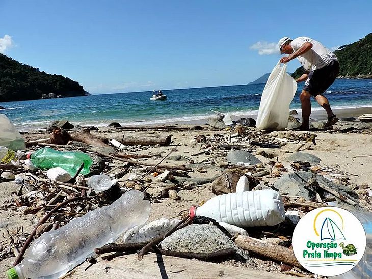 No último fim de semana, agentes recolheram 180 quilos de lixo na região durante operação Praia Limpa