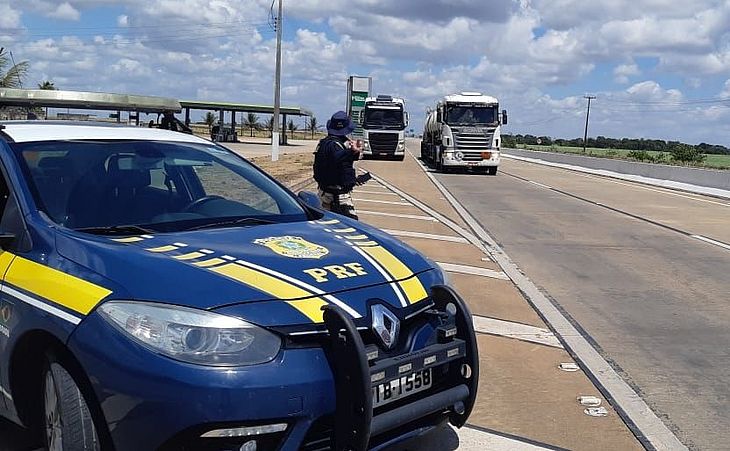 PRF registrou dois graves acidentes em menos de 24h na BR-104, em São José da Laje