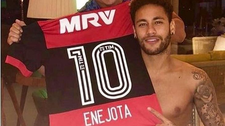 Neymar já posou com camisa do Flamengo
