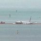 Avião dos EUA está há 10 dias em baía após ultrapassar pista e pousar na água