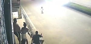 Vídeo: PC investiga caso de motociclista que atropelou criança ao empinar moto, em Alagoas