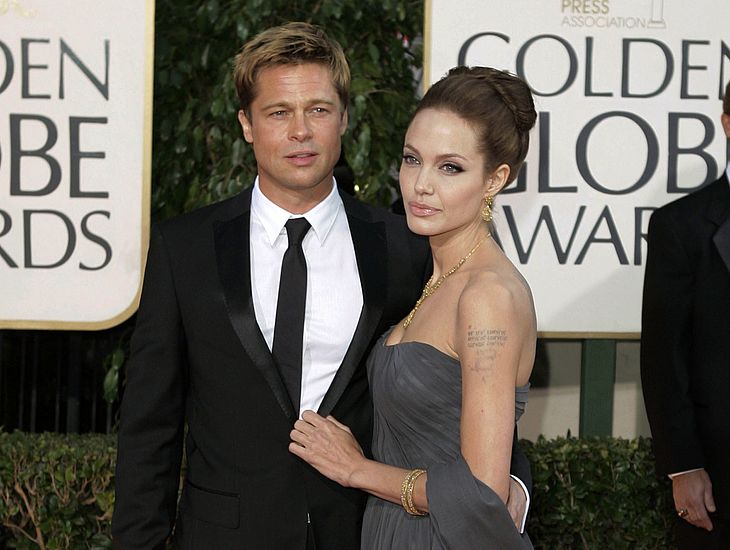 Os atores Brad Pitt e Angelina Jolie no Globo de Ouro