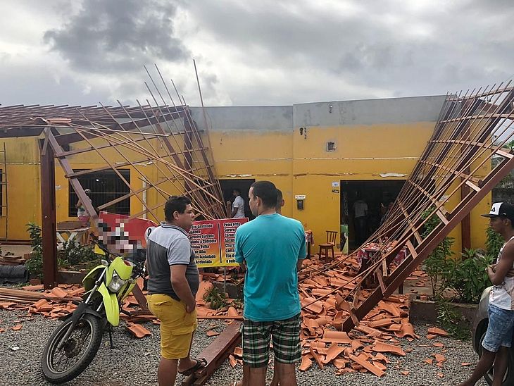 Telhado de restaurante desabou e deixou feridos em Marechal