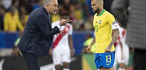 'Todo erro deve ser punido', diz ex-treinador de Daniel Alves na Seleção Brasileira