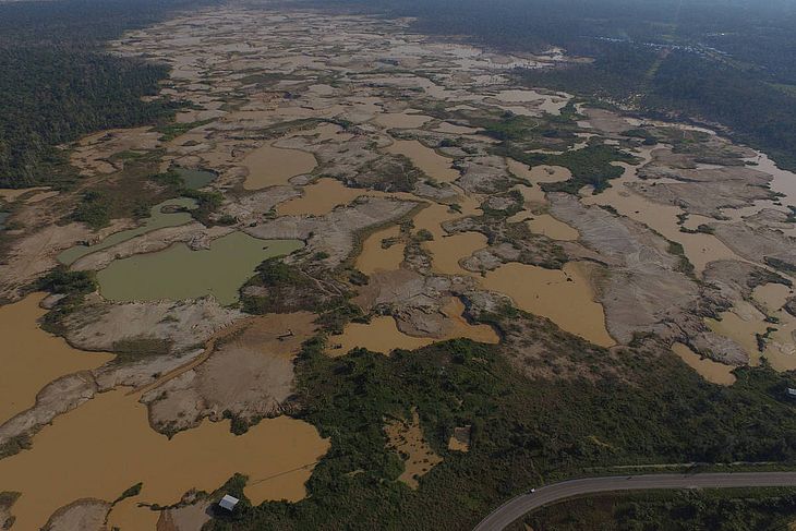 Amazônia brasileira abriga 453 garimpos ilegais, mostra estudo