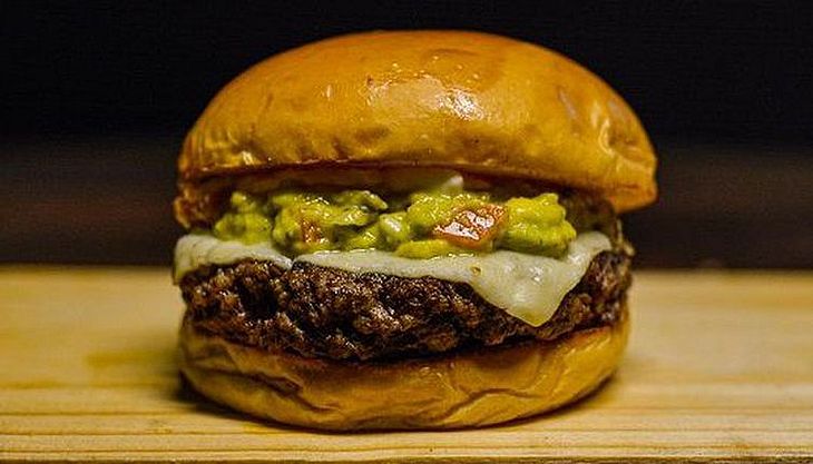 Embrapa desenvolve Novo Burger, um hambúrguer sem proteína animal, feito com fibra de caju e proteína de soja