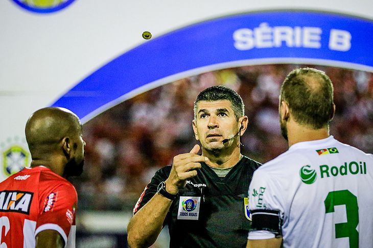 Marcelo de Lima Henrique vai apitar Londrina e CRB. Árbitro apitou CRB x Juventude neste segundo turno da Série B