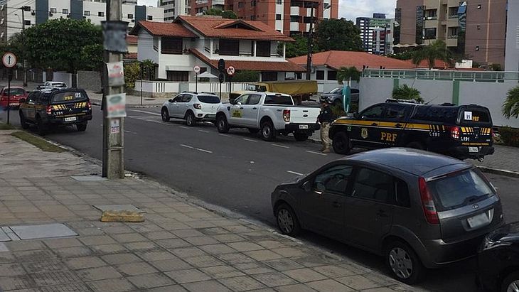 Polícia cumpre mandados da Operação Calvário, em João Pessoa