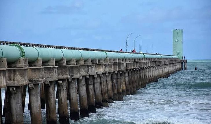 Imagem de arquivo do emissário submarino na Praia da Avenida