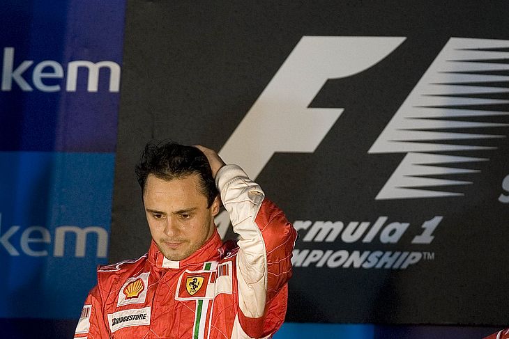 Fórmula 1 - GP do Brasil, 2008: o piloto brasileiro Felipe Massa após vencer o GP do Brasil, onde perdeu o título mundial para o inglês Lewis Hamilton, em São Paulo (SP)