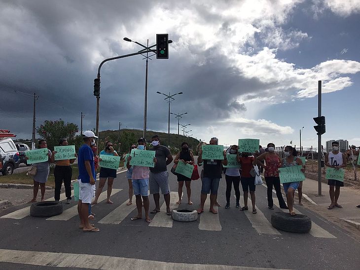 Moradores do São Jorge fazem protesto para cobrar melhorias no transporte coletivo