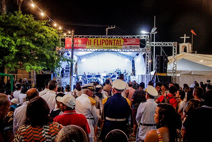 Abertura da 2ª edição do Flipontal aconteceu na Praça São Sebastião, no Pontal da Barra