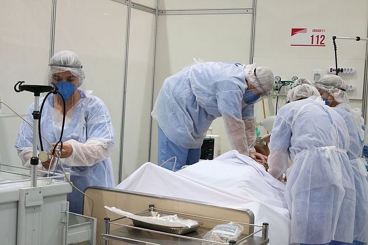 Médicos fazem treinamento para tratamento de Rovid-19  -