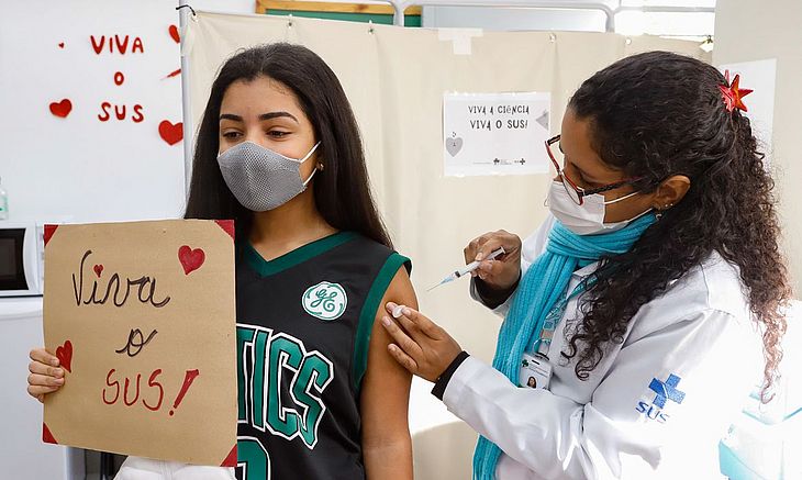 Após recebimento de nova remessa de doses, a Prefeitura de Maceió retoma hoje vacinação para adolescentes 