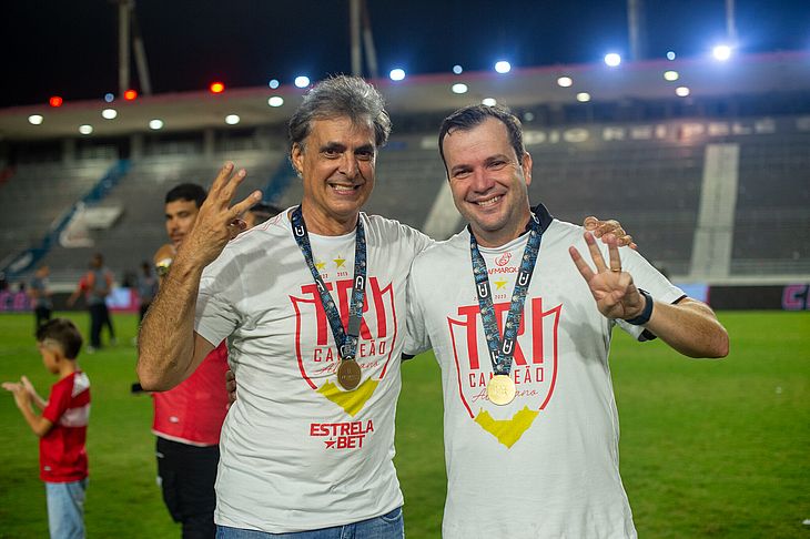 Presidente do CRB, Mário Marroquim, ao lado de Daniel Paulista, técnico do clube