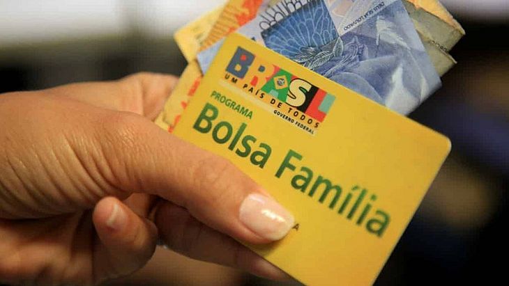 Ainda sem substituto, Bolsa Família realiza último depósito nesta sexta