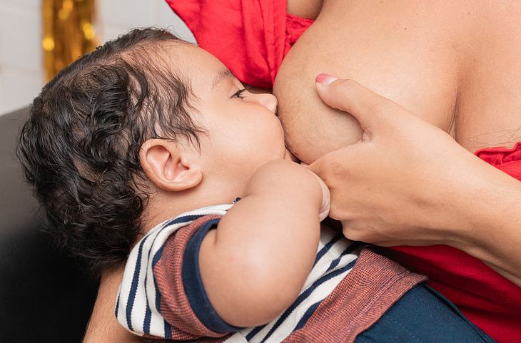 ampanha destaca importância da amamentação para a mãe e para o bebê. 