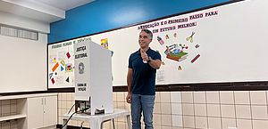 Candidato em Maceió, Rafael Brito vota na Ponta Verde e fala sobre expectativa para o resultado