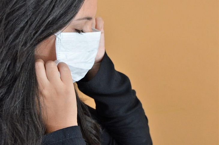 O uso de máscara ao sair de casa continuar essencial para redução da taxa de transmissão do novo coronavírus