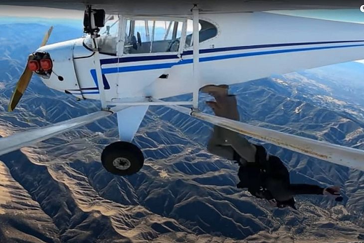 Trevor Jacob salta de avião na Califórnia, após, segundo ele, motor parar de funcionar 