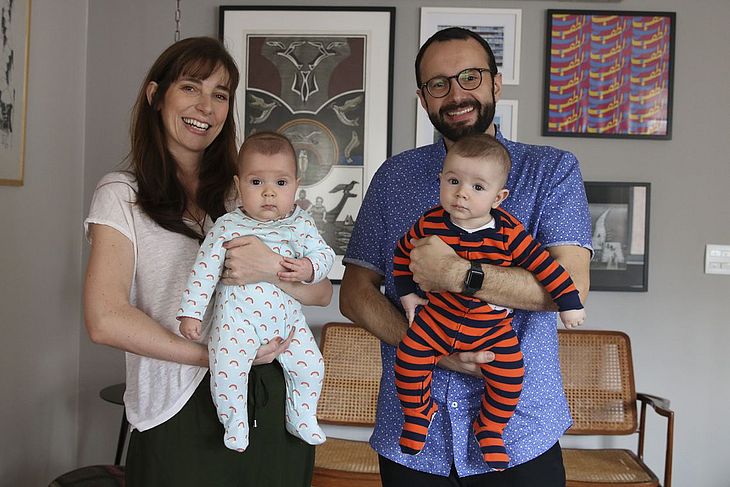 O casal Eduardo e Maria Lopes, pais de Cecília e Martin, beneficiou-se da licença paternidade de quatro meses