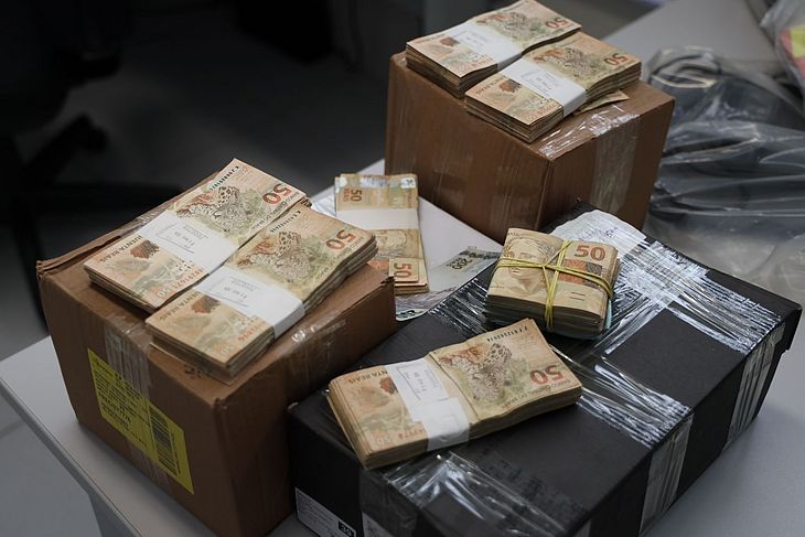 Organização criminosa é suspeita de movimentar R$ 243 milhões dos cofres públicos