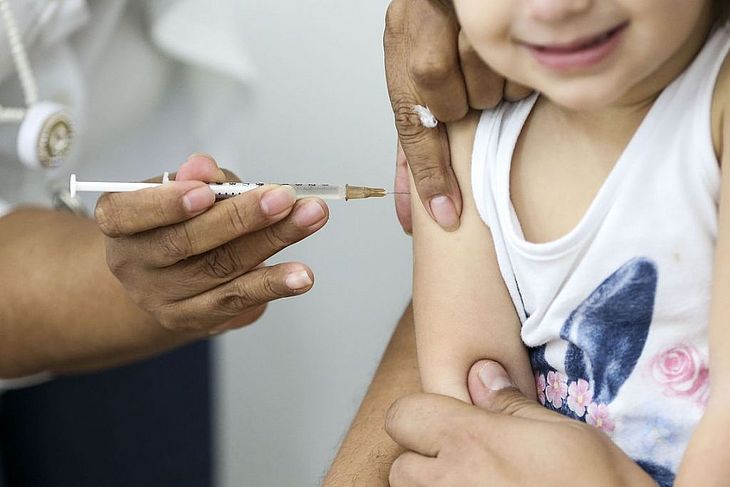 Campanha visa imunizar crianças e adolescentes dos cinco aos 19 anos