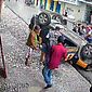Vídeo: viatura do DMTT capota durante perseguição a veículo no Centro de Maceió
