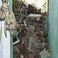 Deslizamento de barreira destrói parte de casa em Flexal de Cima, no bairro de Bebedouro