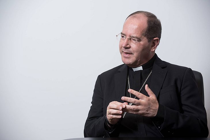 Dom Walmor Oliveira de Azevedo, novo presidente da CNBB (Conferência Nacional dos Bispos do Brasil), durante entrevista à Folha em Belo Horizonte