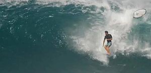 Surfista João Chianca sofre queda e é socorrido inconsciente no Havaí