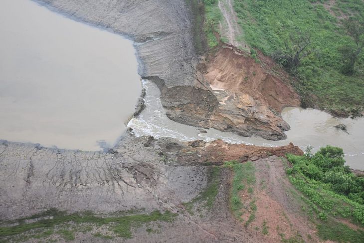 Imagens aéreas mostram rompimento de barragem na Bahia