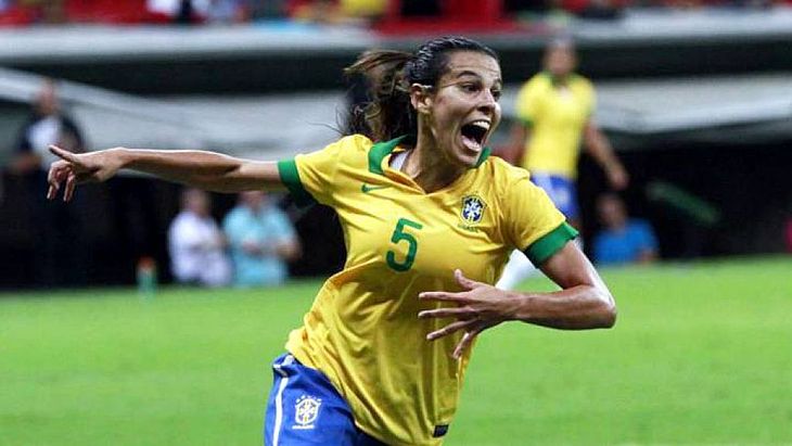 Thaisa usa a camisa 5 na Seleção Brasileira
