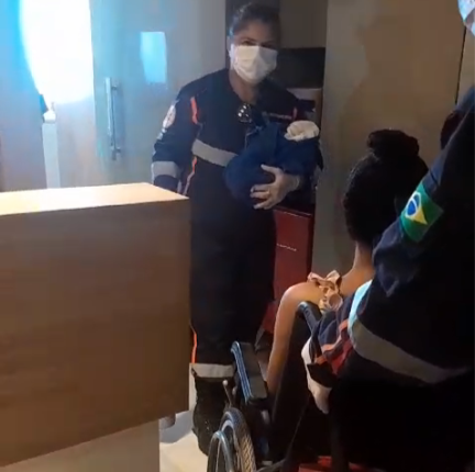 Mãe e bebê foram encaminhados para uma unidade hospitalar 
