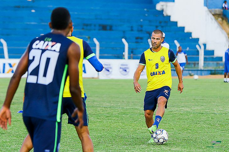 Velicka disputou cinco partidas na Série B pelo CSA e volta a ser relacionado por Marcelo Cabo